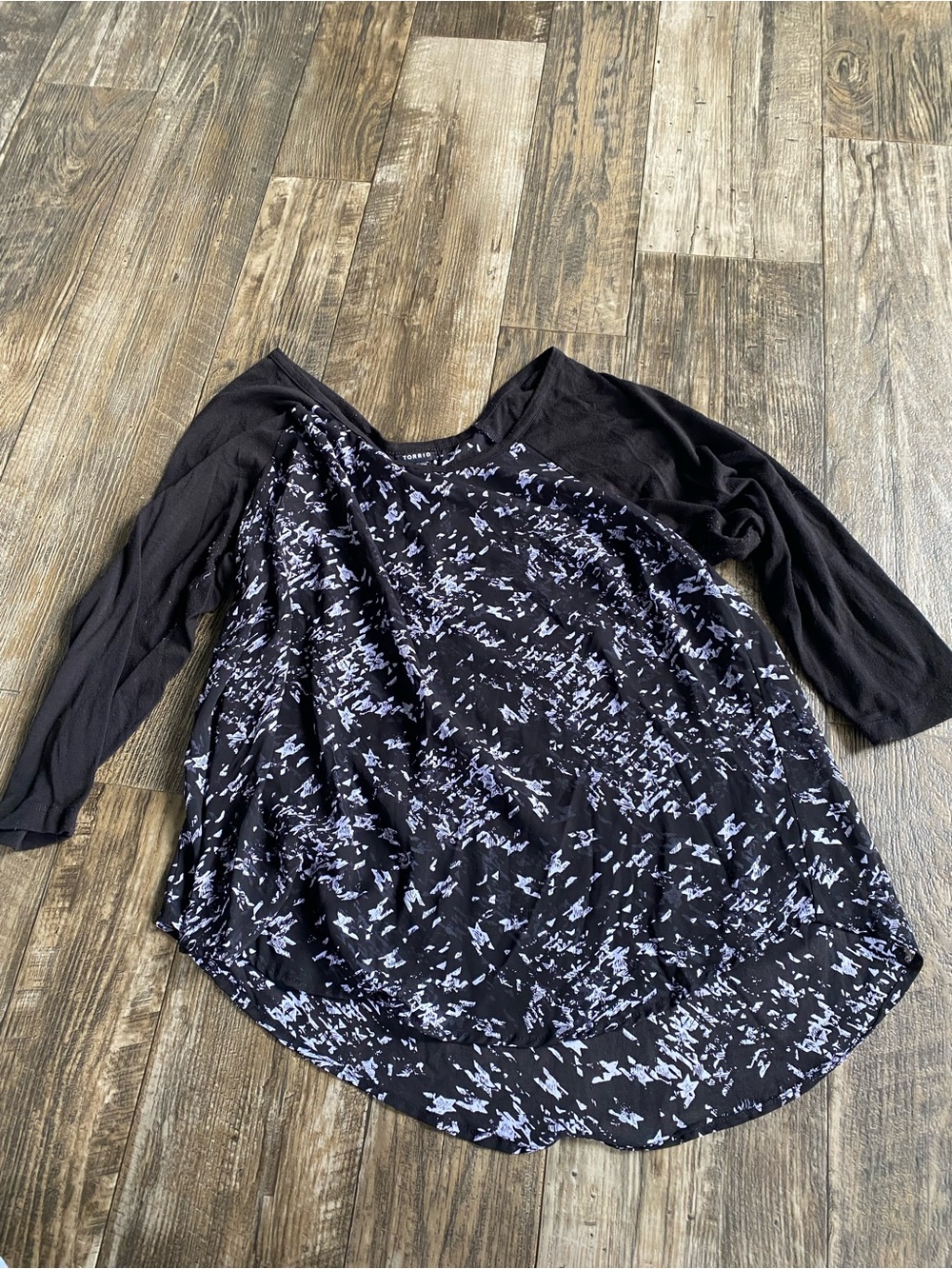 Black & White Printed Raglan Sleeve Women's Top
